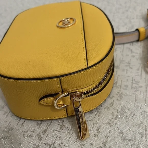 161. Michael Kors Crossbody - Picture 4 of 9